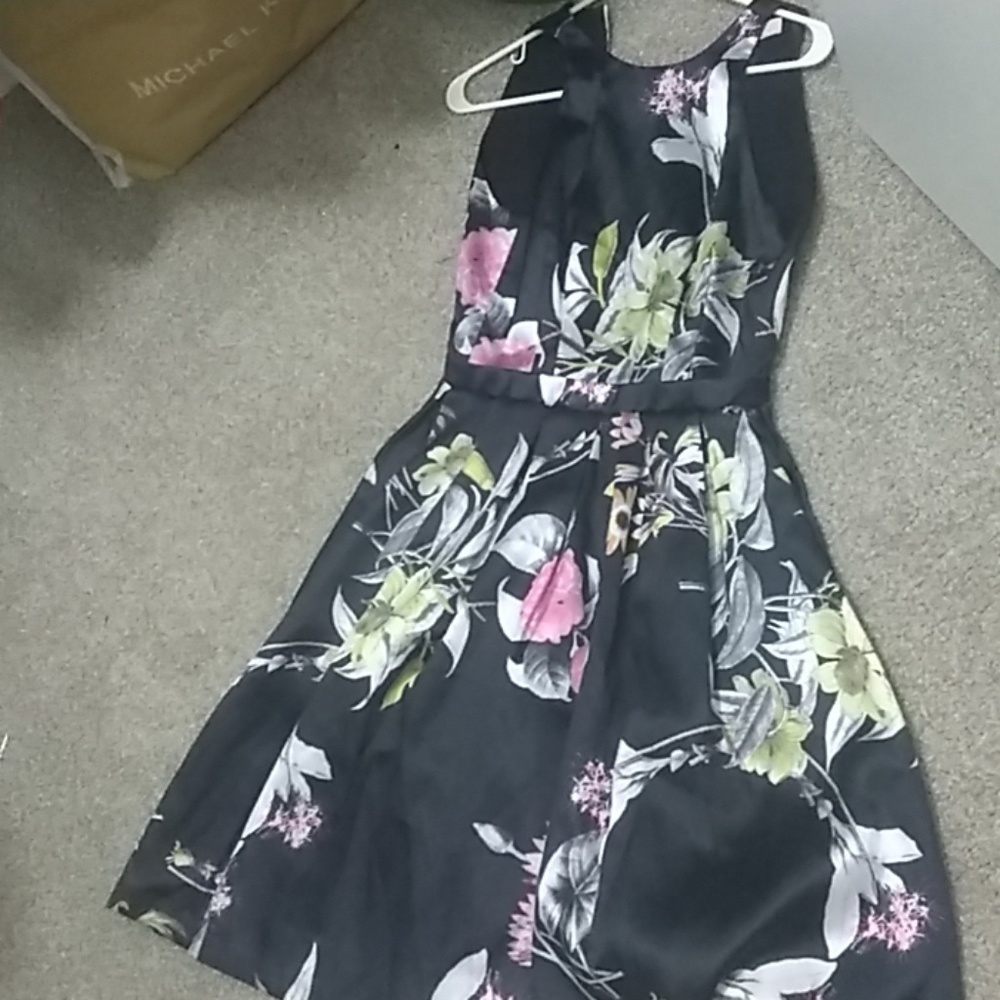 Dress - Picture 2 of 2